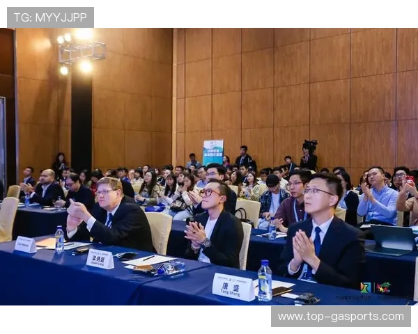 重庆足球联赛发展历程与城市体育文化融合创新路径探索及策略研究